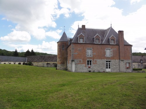 Château Voyaux Eppes-Sauvage.jpg